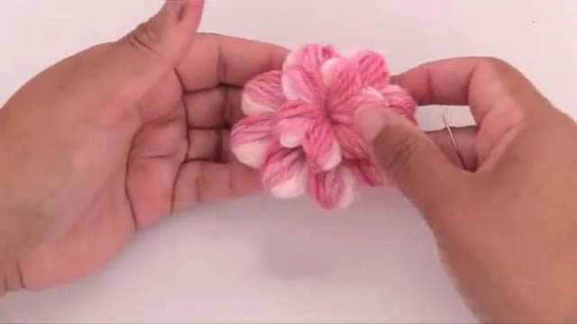 ساخت گل پفکی با کاموا بدون نیاز به قلاب و میل بافتنی