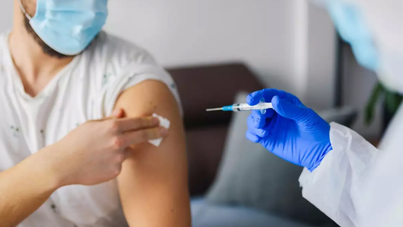 مراقبت‌های قبل‌ و بعد‌ از تزریق‌ واکسن کرونا