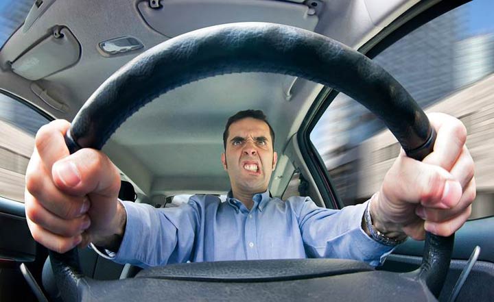 راهکارهایی برای کنترل‌ خشم‌ در رانندگی